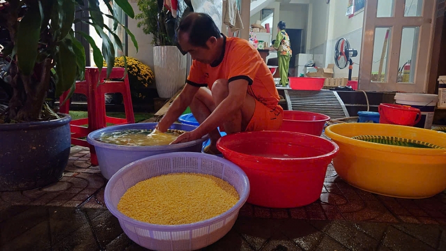 Đậu xanh là loại đậu ta hạt nhỏ, ruột vàng, vị bùi Đậu xanh là loại đậu ta hạt nhỏ, ruột vàng, vị bùi