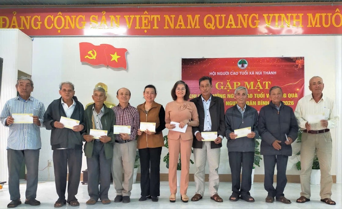 Nghĩa tình người cao tuổi Xuân Bính Ngọ ở xã Núi Thành