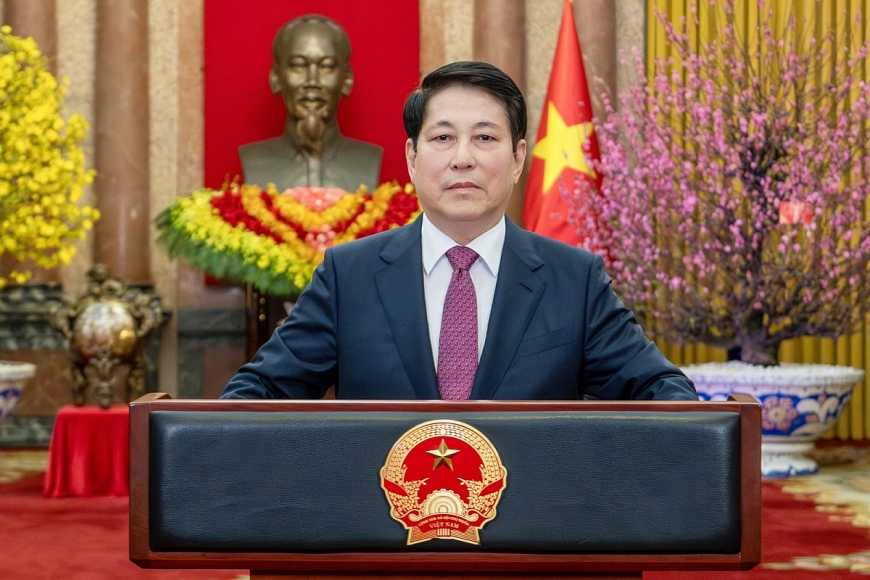 Chủ tịch nước Lương Cường gửi lời chúc Tết tới đồng bào, đồng chí, chiến sĩ cả nước và kiều bào ta ở nước ngoài vào thời khắc Giao thừa thiêng liêng bước sang năm mới Bính Ngọ 2026. Chủ tịch nước Lương Cường gửi lời chúc Tết tới đồng bào, đồng chí, chiến sĩ cả nước và kiều bào ta ở nước ngoài vào thời khắc Giao thừa thiêng liêng bước sang năm mới Bính Ngọ 2026.