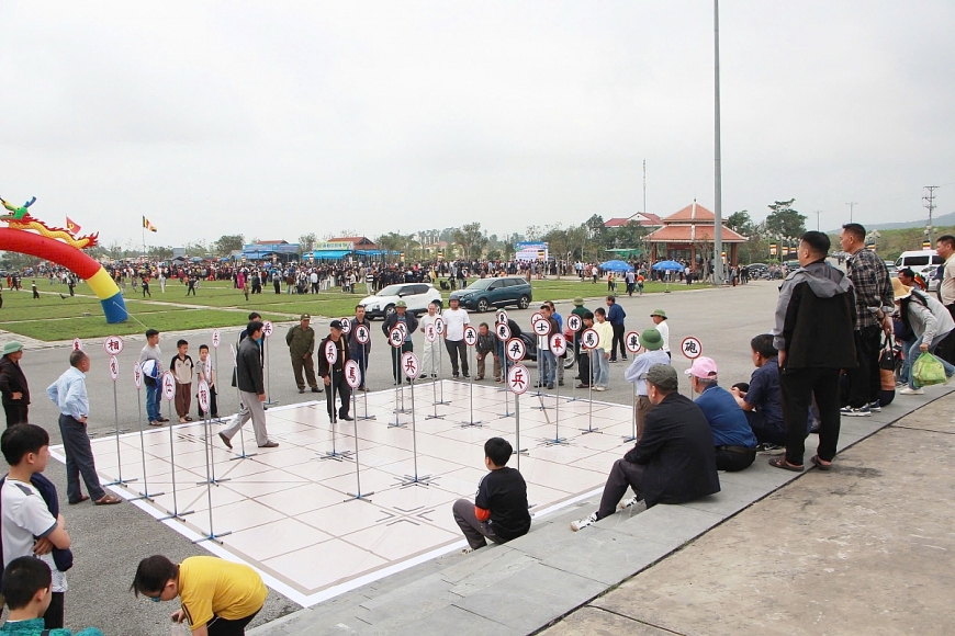 Các trò chơi dân gian tại lễ hội. Các trò chơi dân gian tại lễ hội.
