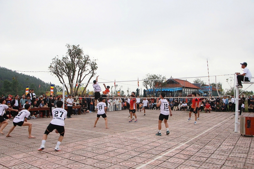 Chương trình thu hút đông đảo người dân tham gia. Chương trình thu hút đông đảo người dân tham gia.