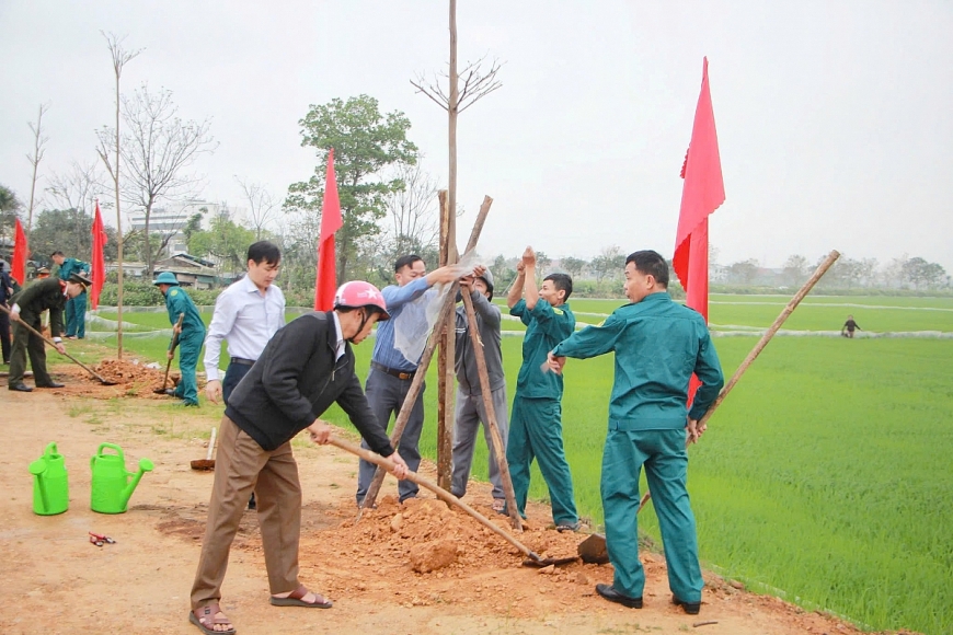 Điểm nhấn mới trong chiến dịch Tết trồng cây năm nay là việc áp dụng phương pháp “bom hạt giống” tại những khu vực đồi núi dốc, địa hình hiểm trở, khó tiếp cận. Điểm nhấn mới trong chiến dịch Tết trồng cây năm nay là việc áp dụng phương pháp “bom hạt giống” tại những khu vực đồi núi dốc, địa hình hiểm trở, khó tiếp cận.