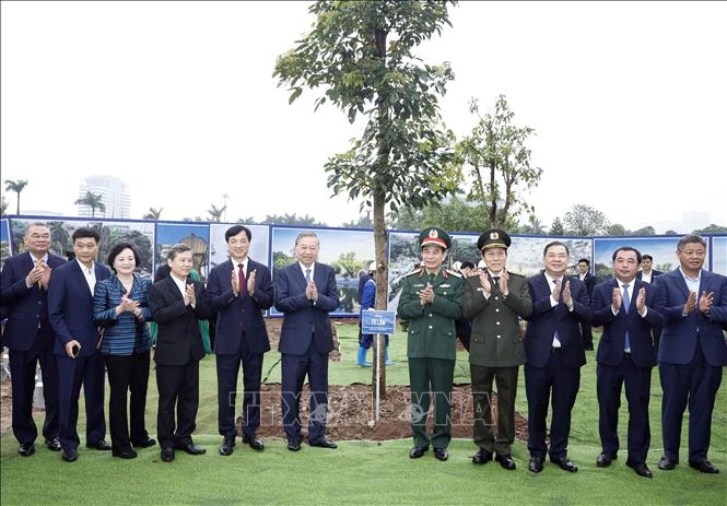 Tổng Bí thư Tô Lâm và các đại biểu tại Lễ phát động “Tết trồng cây đời đời nhớ ơn Bác Hồ” Xuân Bính Ngọ 2026.