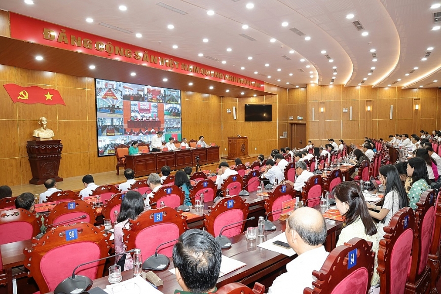 TP. Cần Thơ tổ chức buổi họp giao ban (theo hình thức trực tiếp và trực tuyến, nối điểm cầu với các xã, phường của thành phố)