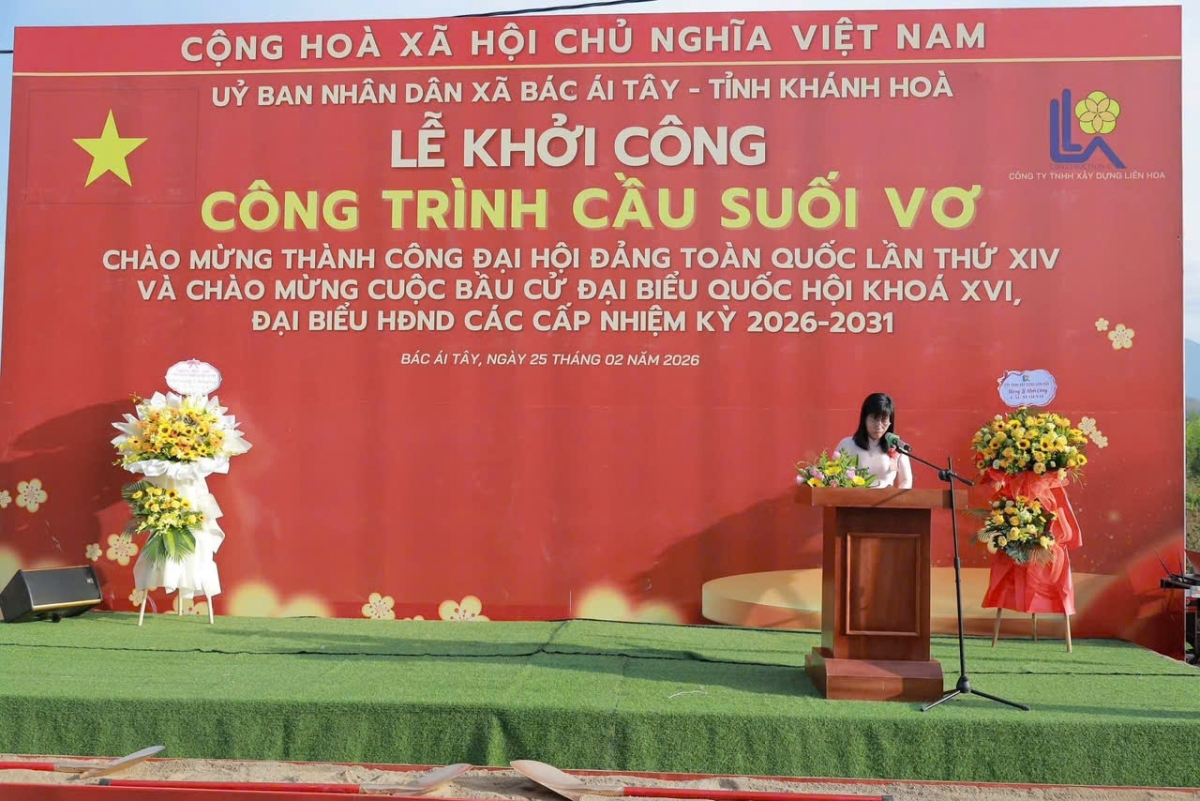 Lãnh đạo địa phương phát biểu tại lễ khởi công cầu Suối Vơ, nhấn mạnh ý nghĩa thiết thực của công trình đối với người dân thôn Ma Ty.