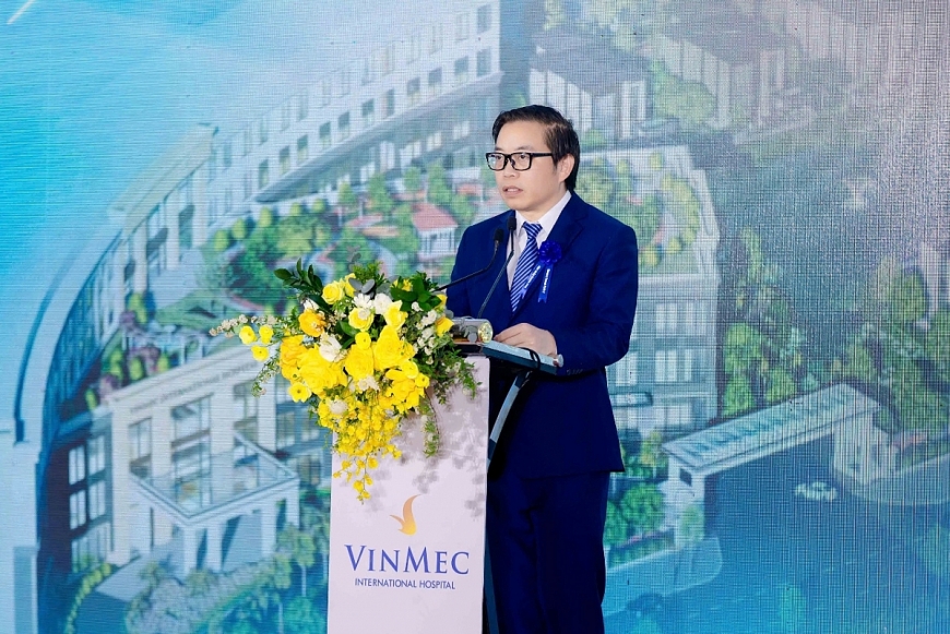 GS.TS.BS Trần Trung Dũng - Tổng Giám đốc Hệ thống Y tế Vinmec - phát biểu tại lễ khai trương Bệnh viện. GS.TS.BS Trần Trung Dũng - Tổng Giám đốc Hệ thống Y tế Vinmec - phát biểu tại lễ khai trương Bệnh viện.