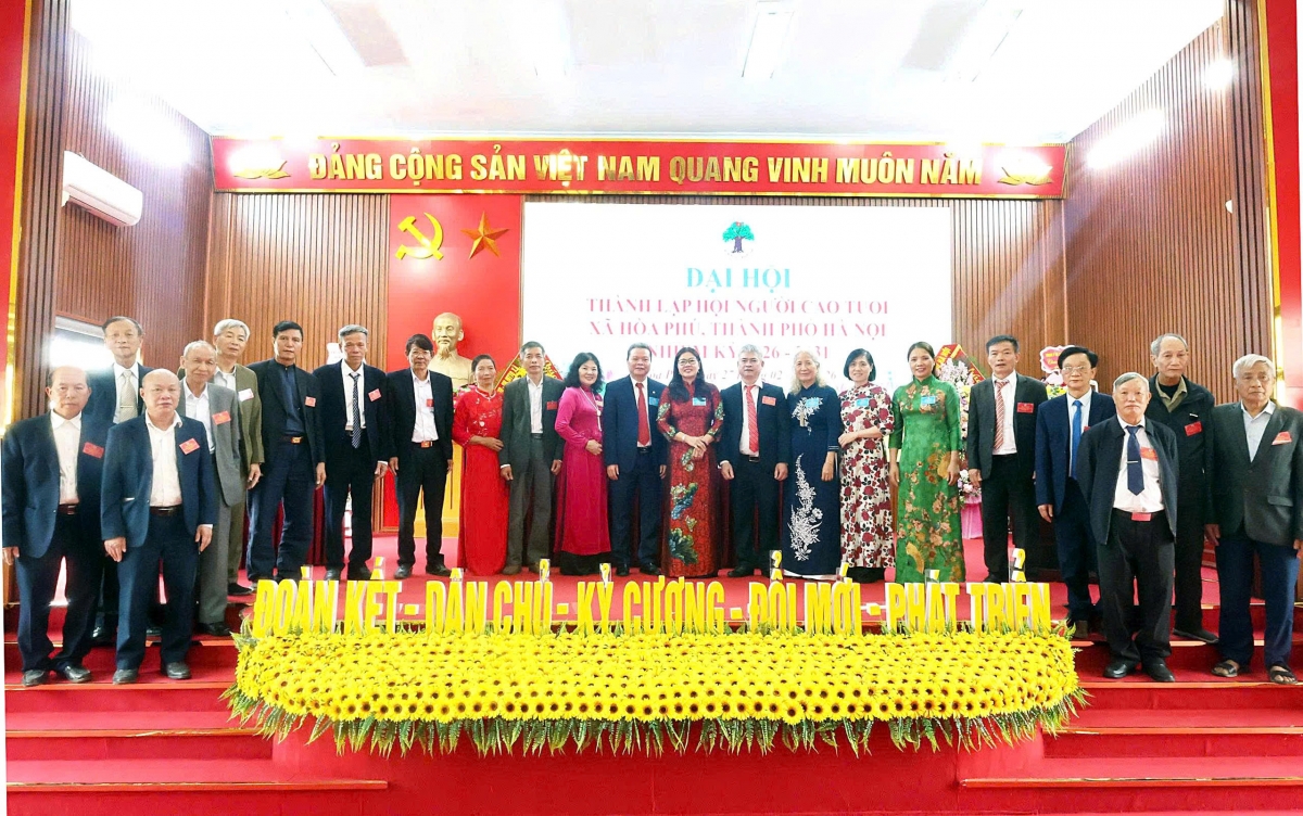 Ban Chấp hành Hội NCT xã Hòa Phú ra mắt Đại hội Ban Chấp hành Hội NCT xã Hòa Phú ra mắt Đại hội