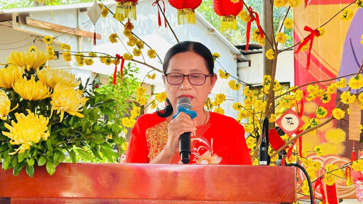 Chủ tịch Hội Người cao tuổi xã Lộc Tấn chúc thọ các cụ tại Lễ mừng thọ tổ chức ở Chùa Linh Sơn (Đồng Nai). Chủ tịch Hội Người cao tuổi xã Lộc Tấn chúc thọ các cụ tại Lễ mừng thọ tổ chức ở Chùa Linh Sơn (Đồng Nai).