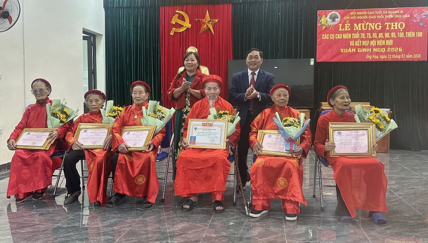 Lễ mừng thọ cho các cụ thôn Ứng Hoà, xã Quảng Bị, TP Hà Nội được tổ chức trong không khí trang trọng Lễ mừng thọ cho các cụ thôn Ứng Hoà, xã Quảng Bị, TP Hà Nội được tổ chức trong không khí trang trọng