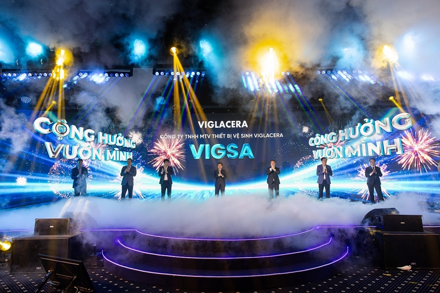 Ban lãnh đạo Công ty TNHH MTV VIGSA tiến hành nghi thức ra mắt doanh nghiệp trước cộng đồng các nhà phân phối gắn bó lâu năm với Viglacera Ban lãnh đạo Công ty TNHH MTV VIGSA tiến hành nghi thức ra mắt doanh nghiệp trước cộng đồng các nhà phân phối gắn bó lâu năm với Viglacera