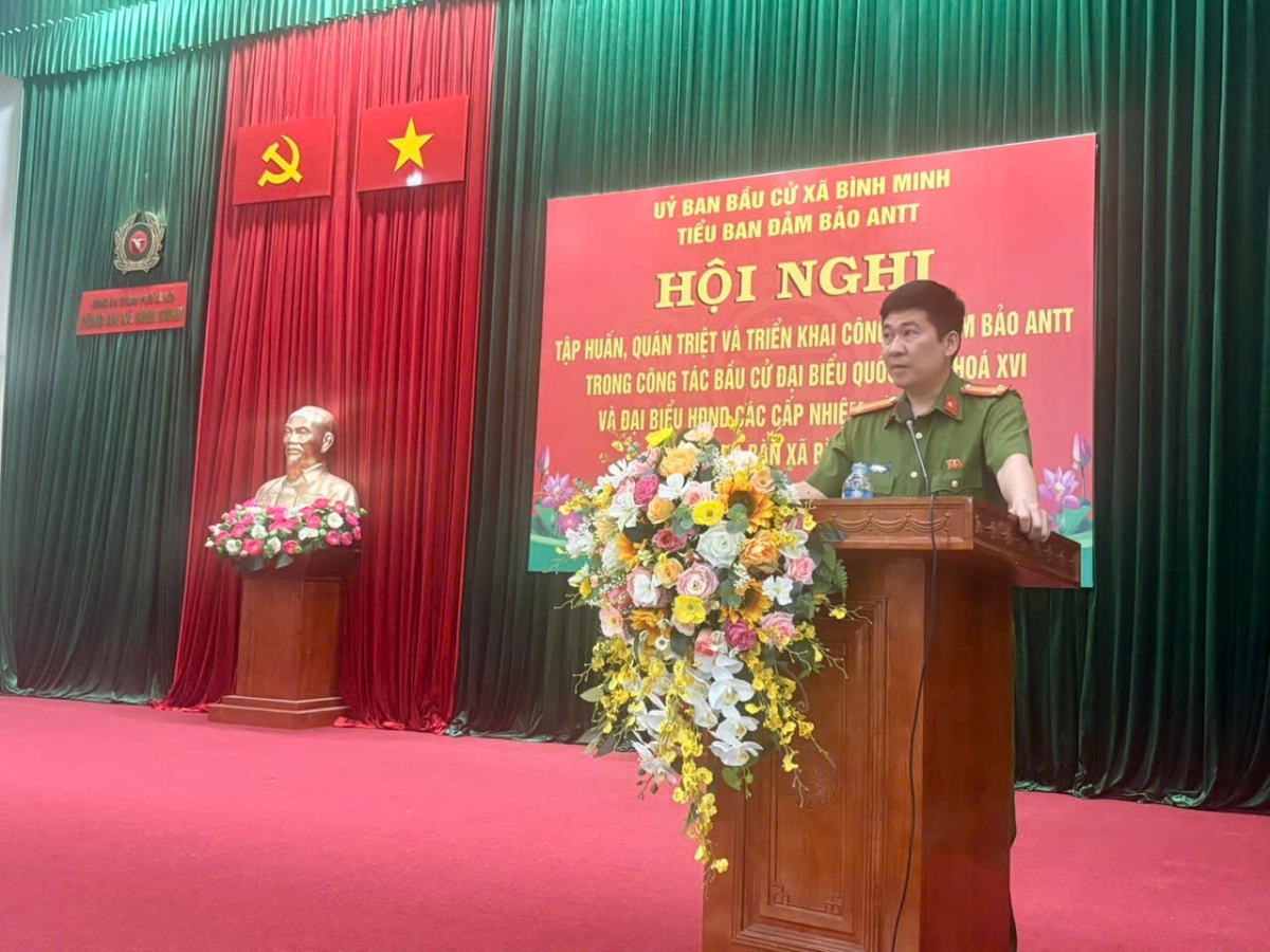 Trung tá Bùi Văn Tứ – Trưởng Công an xã yêu cầu toàn thể cán bộ, chiến sĩ nêu cao tinh thần trách nhiệm, siết chặt kỷ luật, kỷ cương công tác Trung tá Bùi Văn Tứ – Trưởng Công an xã yêu cầu toàn thể cán bộ, chiến sĩ nêu cao tinh thần trách nhiệm, siết chặt kỷ luật, kỷ cương công tác