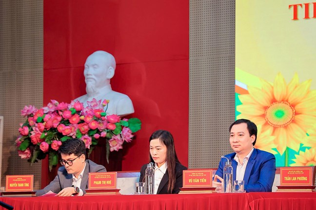 Cử tri kỳ vọng vào chương trình hành động của ông Vũ Văn Tiến Cử tri kỳ vọng vào chương trình hành động của ông Vũ Văn Tiến