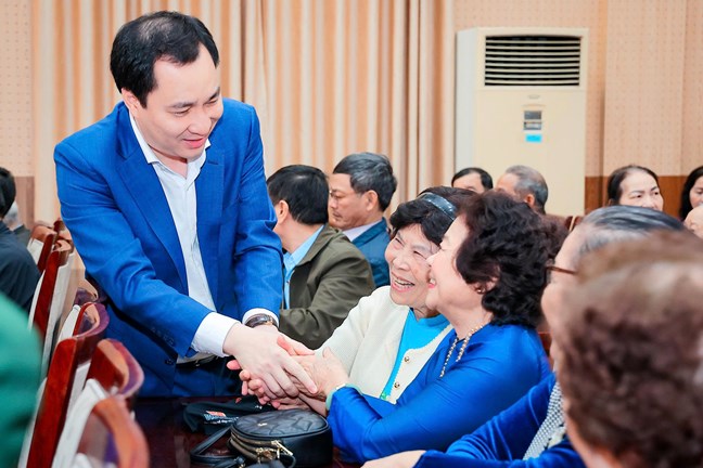Cử tri kỳ vọng vào chương trình hành động của ông Vũ Văn Tiến Cử tri kỳ vọng vào chương trình hành động của ông Vũ Văn Tiến