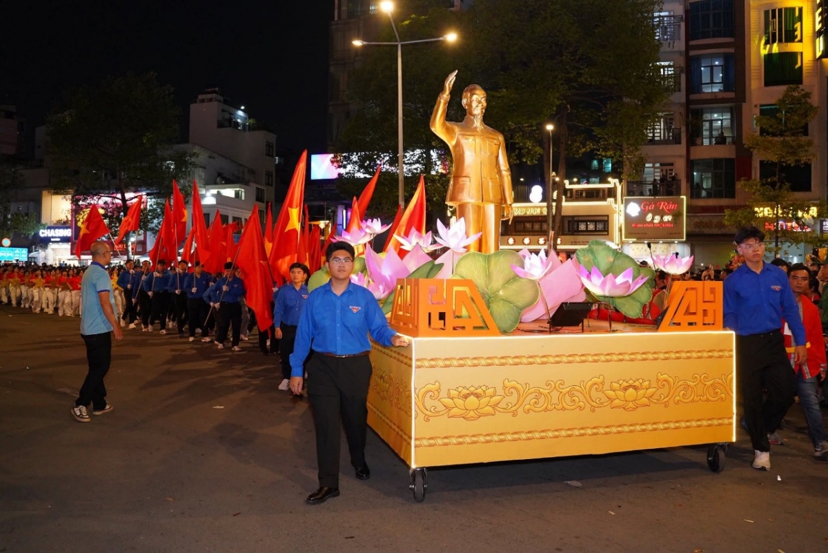 Tứ linh khai hội – Phúc lộc an khang giữa lòng Chợ Lớn Tứ linh khai hội – Phúc lộc an khang giữa lòng Chợ Lớn