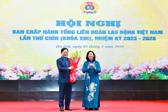 Ông Nguyễn Anh Tuấn được bầu giữ chức Chủ tịch Tổng LĐLĐ Việt Nam Ông Nguyễn Anh Tuấn được bầu giữ chức Chủ tịch Tổng LĐLĐ Việt Nam