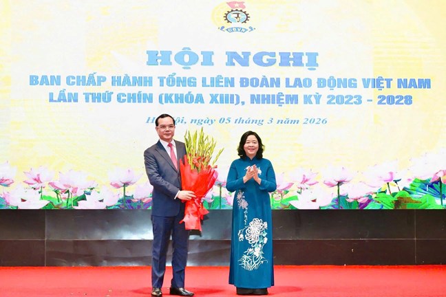 Ông Nguyễn Anh Tuấn được bầu giữ chức Chủ tịch Tổng LĐLĐ Việt Nam Ông Nguyễn Anh Tuấn được bầu giữ chức Chủ tịch Tổng LĐLĐ Việt Nam