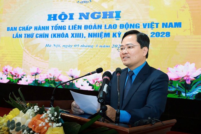 Ông Nguyễn Anh Tuấn được bầu giữ chức Chủ tịch Tổng LĐLĐ Việt Nam Ông Nguyễn Anh Tuấn được bầu giữ chức Chủ tịch Tổng LĐLĐ Việt Nam