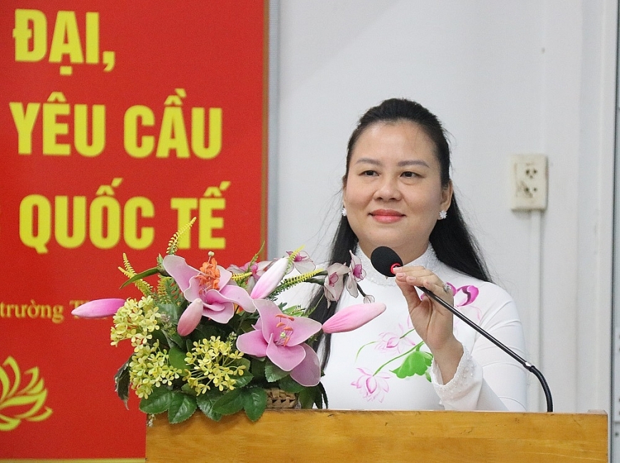 Bà Phạm Bảo Hạnh tại Hội nghị tiếp xúc cử tri đơn vị bầu cử số 7 (từ khu phố 43 đến khu phố 53), phường Tân Hưng, TP. Hồ Chí Minh Bà Phạm Bảo Hạnh tại Hội nghị tiếp xúc cử tri đơn vị bầu cử số 7 (từ khu phố 43 đến khu phố 53), phường Tân Hưng, TP. Hồ Chí Minh