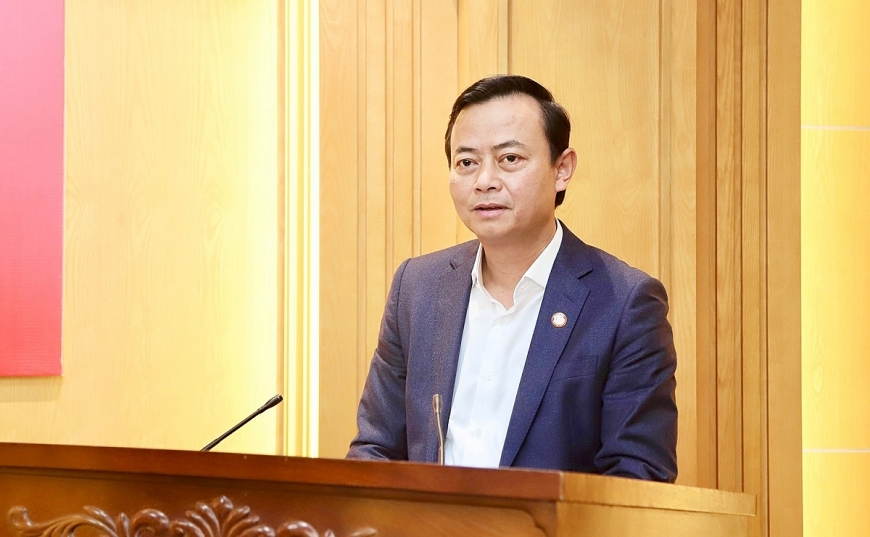 Đồng chí Hà Văn Hùng - Ủy viên BTV, Trưởng ban Tuyên giáo và Dân vận Tỉnh ủy phát biểu tại Hội nghị. Đồng chí Hà Văn Hùng - Ủy viên BTV, Trưởng ban Tuyên giáo và Dân vận Tỉnh ủy phát biểu tại Hội nghị.