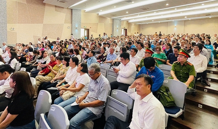 Hơn 300 đại biểu tham dự tập huấn nghiệp vụ công tác bầu cử tại phường Tân Hưng Hơn 300 đại biểu tham dự tập huấn nghiệp vụ công tác bầu cử tại phường Tân Hưng