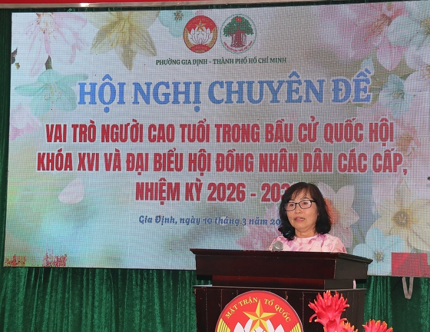 Bà Phạm Thị Mỹ Lệ – Phó Ban đại diện Hội Người cao tuổi TP. Hồ Chí Minh trình bày chuyên đề Bà Phạm Thị Mỹ Lệ – Phó Ban đại diện Hội Người cao tuổi TP. Hồ Chí Minh trình bày chuyên đề