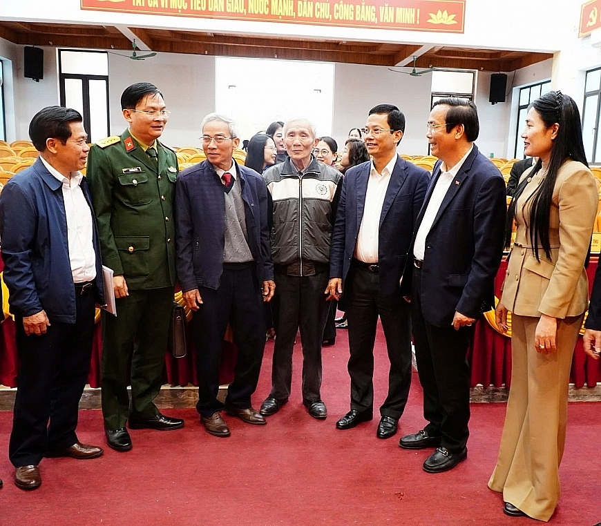 Ông Nguyễn Thanh Bình – Chủ tịch Hội Người cao tuổi Việt Nam cùng các ứng cử viên gặp gỡ, tiếp xúc cử tri xã Cẩm Bình. Ông Nguyễn Thanh Bình – Chủ tịch Hội Người cao tuổi Việt Nam cùng các ứng cử viên gặp gỡ, tiếp xúc cử tri xã Cẩm Bình.