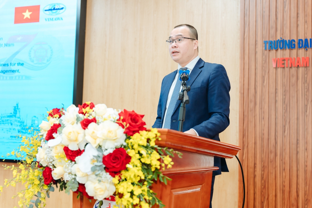 PGS.TS. Nguyễn Minh Đức - Phó Hiệu trưởng Trường Đại học Hàng hải Việt Nam phát biểu tại phiên khai mạc Hội thảo PGS.TS. Nguyễn Minh Đức - Phó Hiệu trưởng Trường Đại học Hàng hải Việt Nam phát biểu tại phiên khai mạc Hội thảo