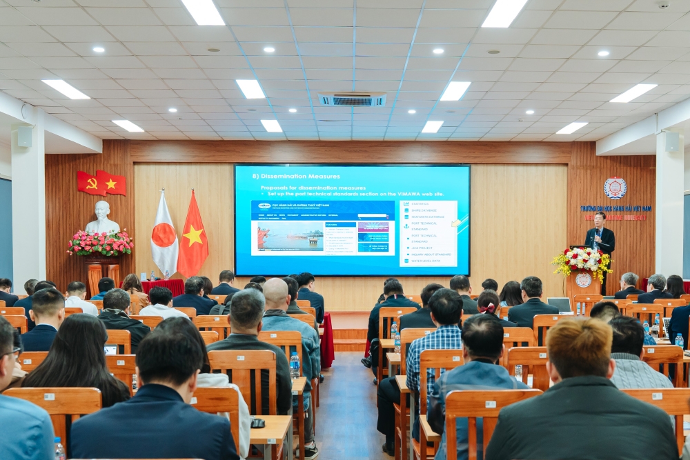 Các đại biểu trao đổi, thảo luận về việc xây dựng và hoàn thiện bộ Tiêu chuẩn quốc gia về cảng biển Việt Nam Các đại biểu trao đổi, thảo luận về việc xây dựng và hoàn thiện bộ Tiêu chuẩn quốc gia về cảng biển Việt Nam