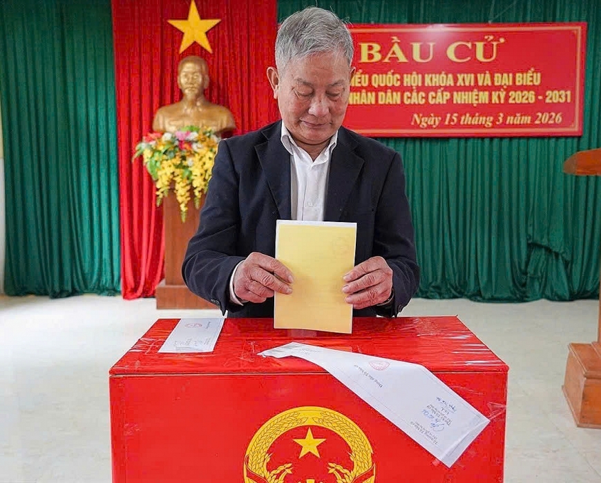 Người cao tuổi Hà Tĩnh gương mẫu thực hiện quyền công dân trong ngày hội bầu cử Người cao tuổi Hà Tĩnh gương mẫu thực hiện quyền công dân trong ngày hội bầu cử