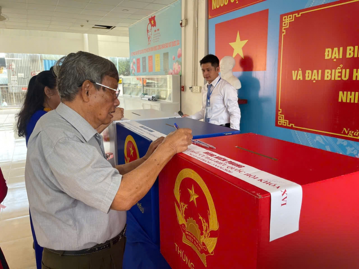 cử tri chung cư Hưng Ngân phường Trung Mỹ Tây tham gia bầu cử cử tri chung cư Hưng Ngân phường Trung Mỹ Tây tham gia bầu cử