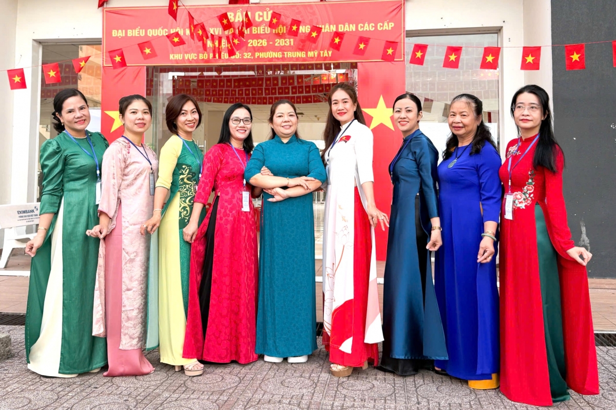 TP. Hồ Chí Minh: Cử tri tại chung cư Hưng Ngân, phường Trung Mỹ Tây tích cực tham gia bầu cử