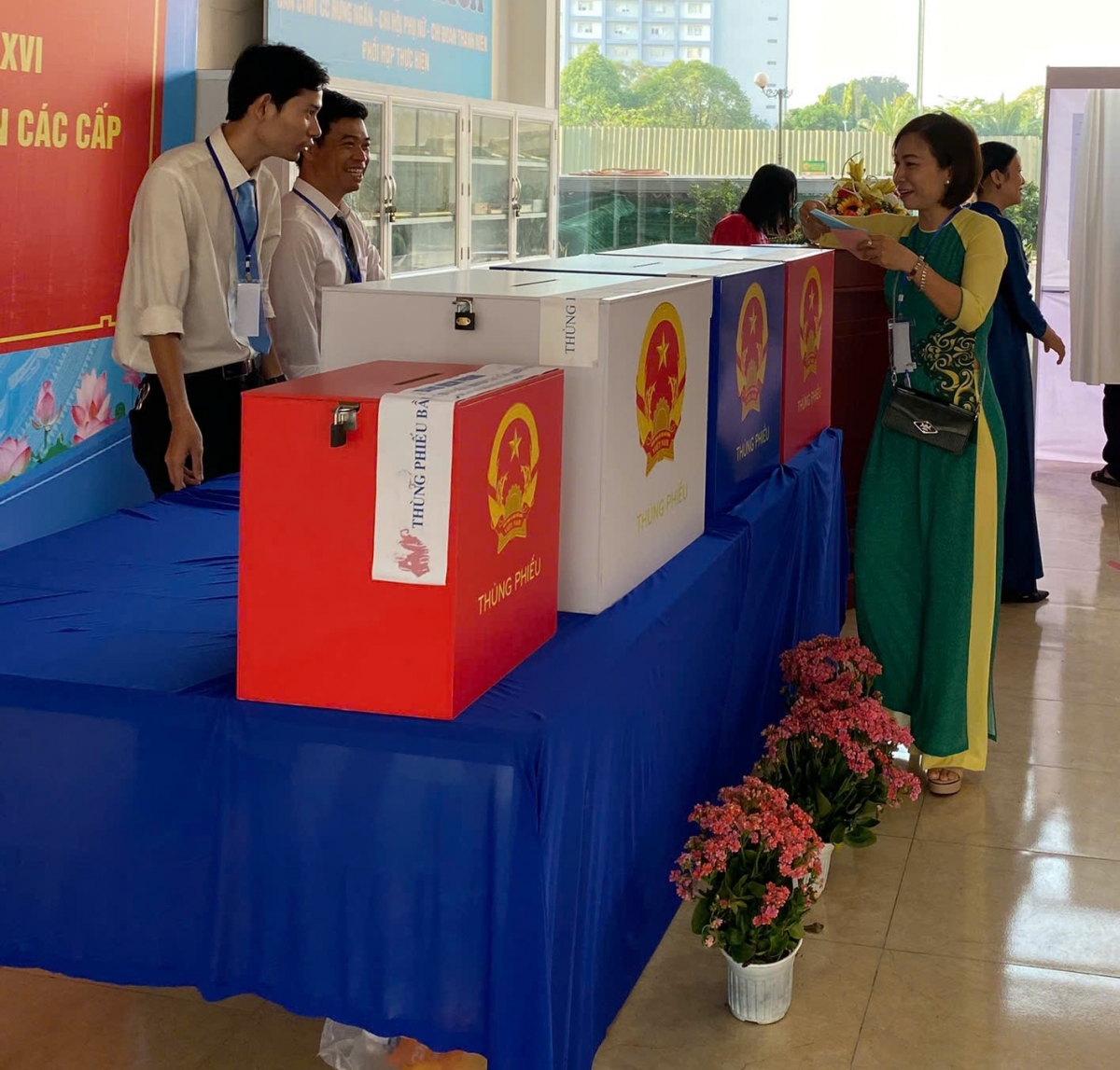 TP. Hồ Chí Minh: Cử tri tại chung cư Hưng Ngân, phường Trung Mỹ Tây tích cực tham gia bầu cử