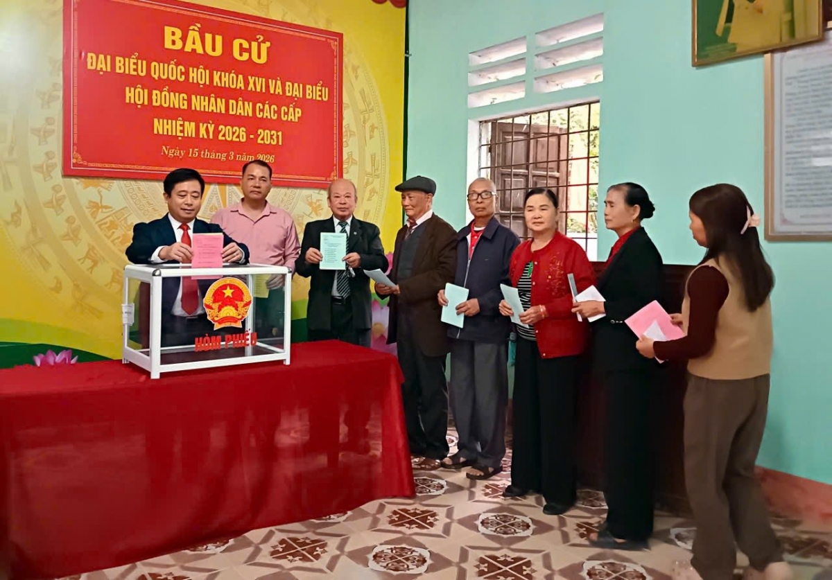 Phú Thọ: Người cao tuổi gương mẫu tham gia Ngày hội non sông