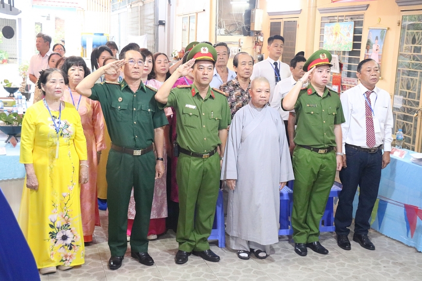 Phường Tân Hưng rộn ràng ngày hội bầu cử, người cao tuổi gương mẫu đi đầu