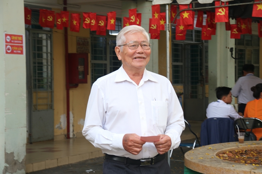 Phường Tân Hưng rộn ràng ngày hội bầu cử, người cao tuổi gương mẫu đi đầu