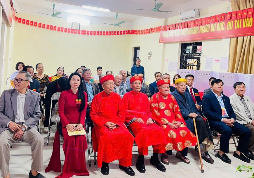 Các cụ cao niên, người cao tuổi khu vực bỏ phiếu số 21, xã Đại Thanh, TP Hà Nội tham gia bầu cử đại biểu Quốc hội khóa XVI và đại biểu HĐND các cấp nhiệm kỳ 2026 - 2031. Các cụ cao niên, người cao tuổi khu vực bỏ phiếu số 21, xã Đại Thanh, TP Hà Nội tham gia bầu cử đại biểu Quốc hội khóa XVI và đại biểu HĐND các cấp nhiệm kỳ 2026 - 2031.
