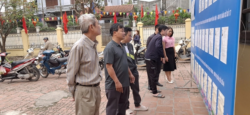 Người cao tuổi nghiên cứ rất kỹ rất kỹ tiểu sử của từng ứng viên để chọn ra người nào xứng đáng nhất, đại diện cho ý chí và nguyện vọng của nhân dân tham gia vào đại biểu Quốc hội cũng như HĐND các cấp”. Người cao tuổi nghiên cứ rất kỹ rất kỹ tiểu sử của từng ứng viên để chọn ra người nào xứng đáng nhất, đại diện cho ý chí và nguyện vọng của nhân dân tham gia vào đại biểu Quốc hội cũng như HĐND các cấp”.
