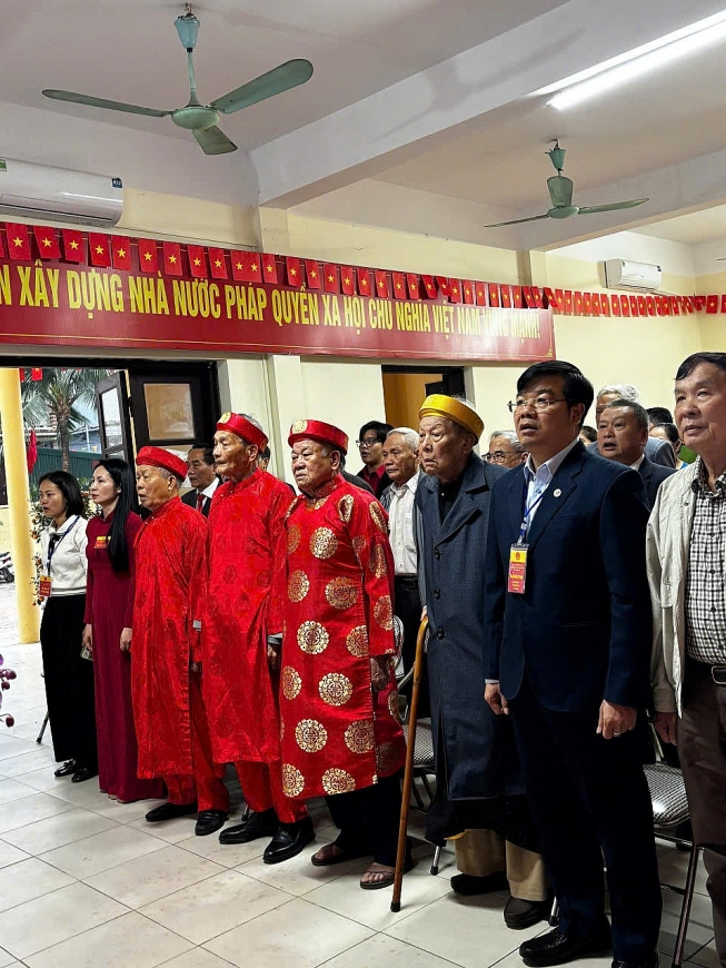 Các cụ cao niên, người cao tuổi tham dự lễ khai mạc diễn ra trang trọng. Các cụ cao niên, người cao tuổi tham dự lễ khai mạc diễn ra trang trọng.
