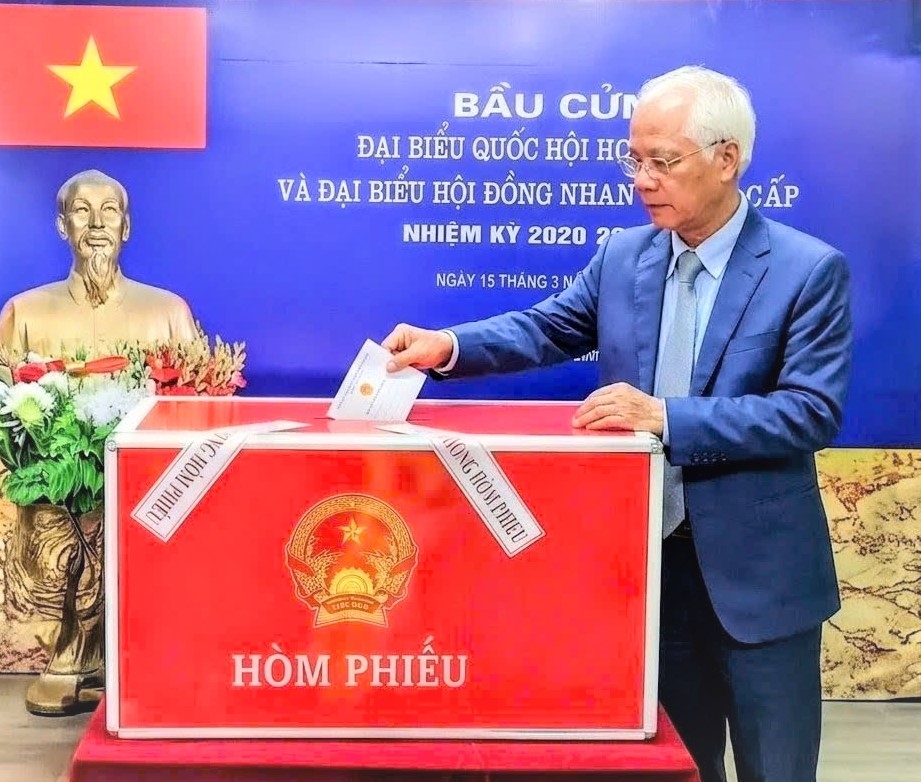 Ông Nguyễn Thế Toàn thực hiện quyền bầu cử