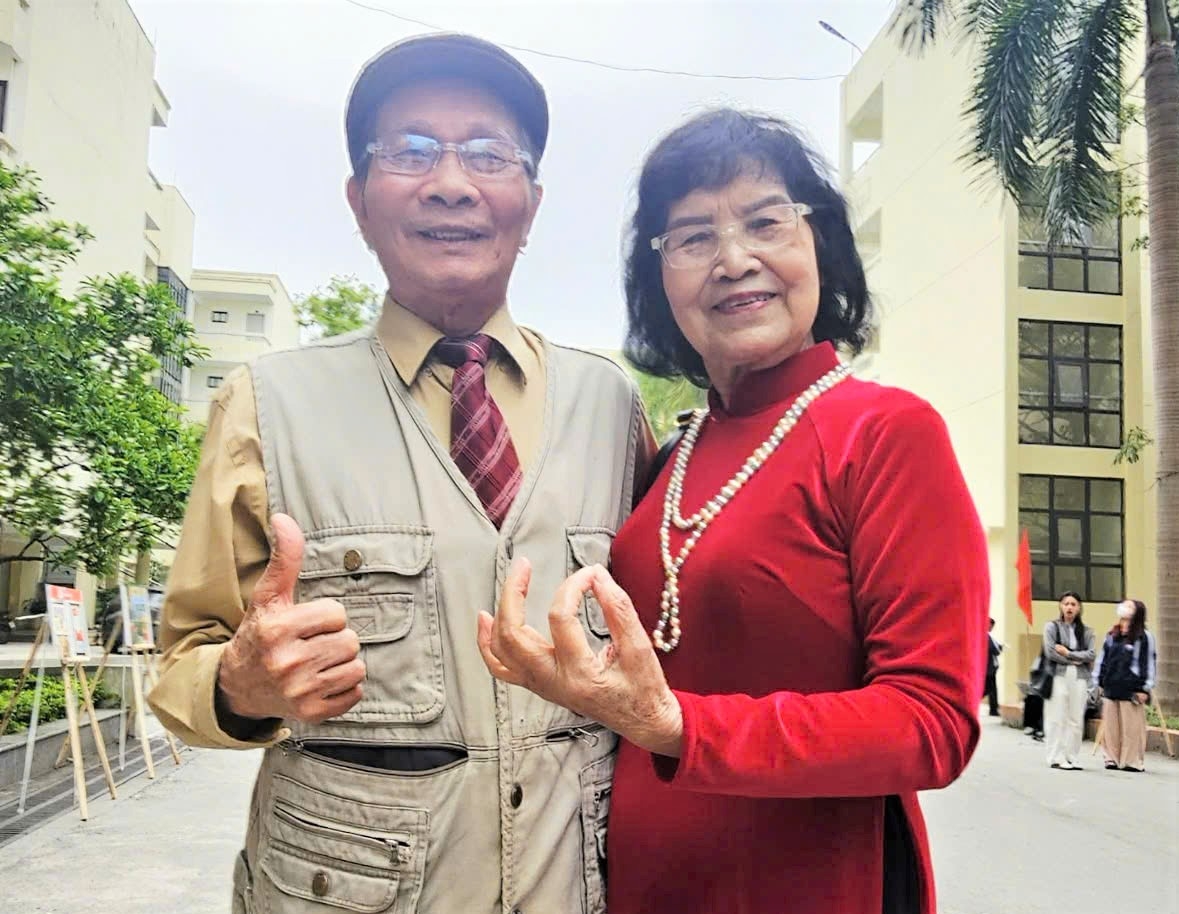 Vợ chồng PGS,TS. Nguyễn Đức Bách