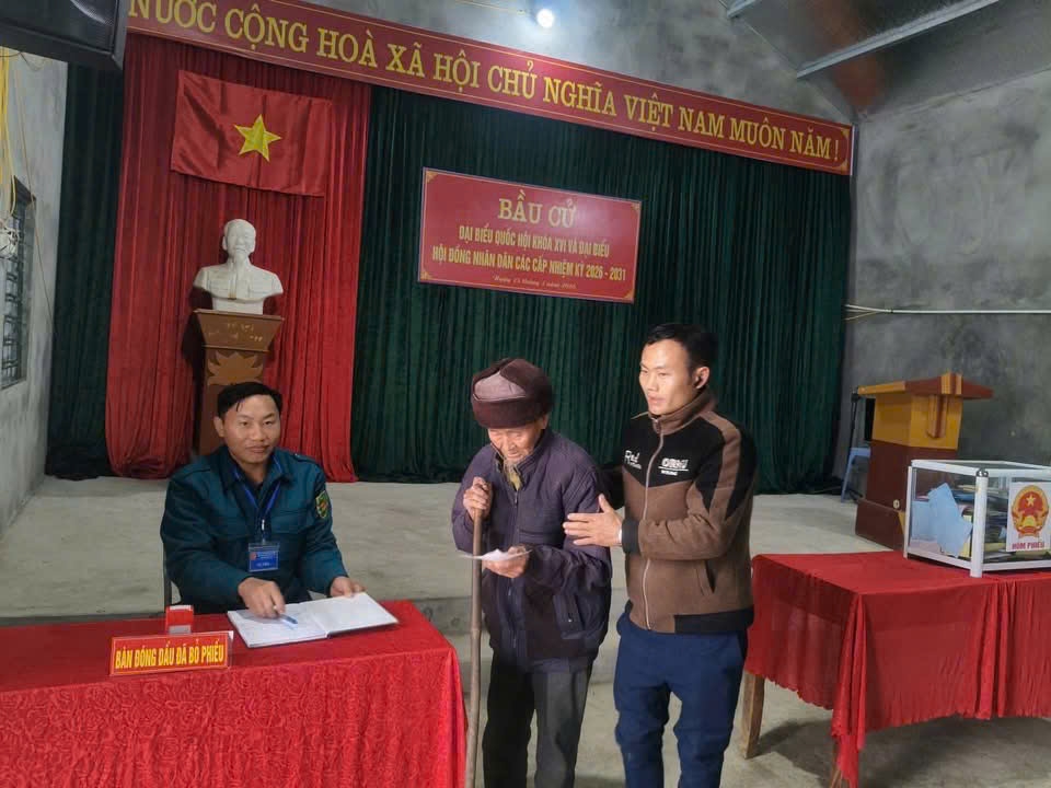 Lào Cai: Tỷ lệ cử tri đi bầu đạt 99,998% Lào Cai: Tỷ lệ cử tri đi bầu đạt 99,998%