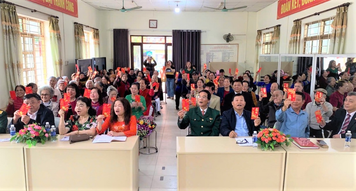 Các đại biểu tham dự Lễ mừng thọ NCT Tổ dân phố Hợp Giang 4, phường Thục Phán, tỉnh Cao Bằng Các đại biểu tham dự Lễ mừng thọ NCT Tổ dân phố Hợp Giang 4, phường Thục Phán, tỉnh Cao Bằng