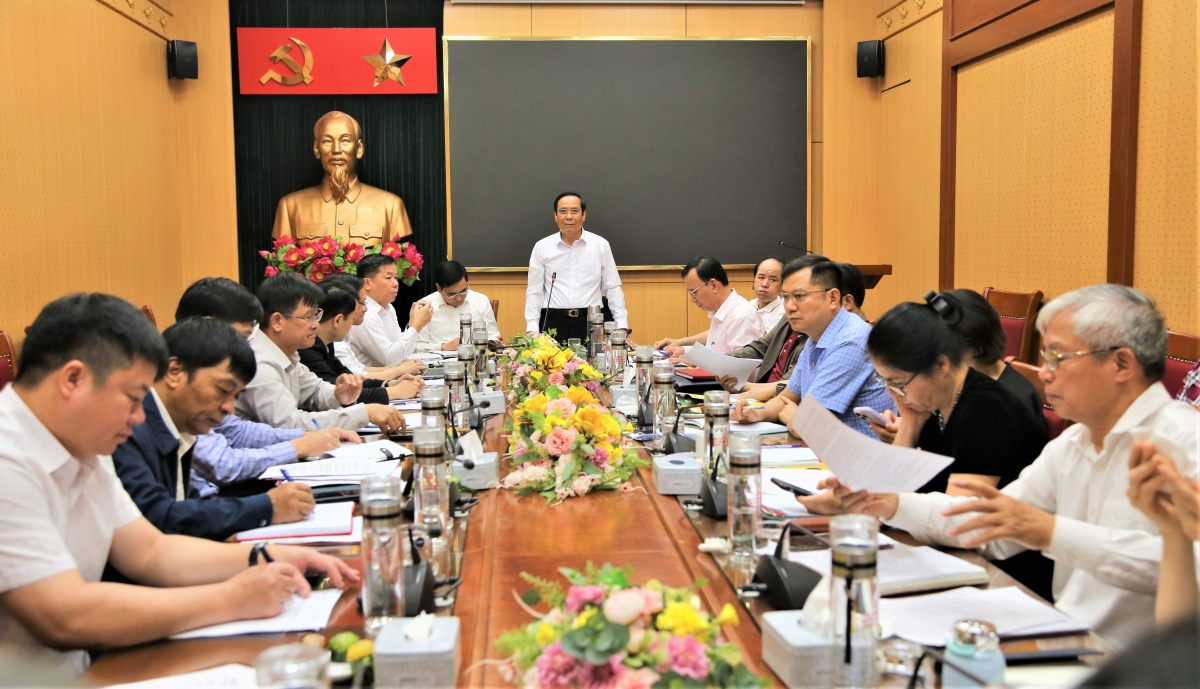Chủ tịch Nguyễn Thanh Bình chủ trì cuộc họp