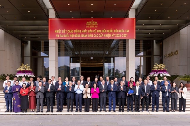 Chủ tịch Quốc hội Trần Thanh Mẫn, Chủ tịch Ủy ban Trung ương MTTQ Việt Nam Bùi Thị Minh Hoài với các đại biểu dự Hội nghị Chủ tịch Quốc hội Trần Thanh Mẫn, Chủ tịch Ủy ban Trung ương MTTQ Việt Nam Bùi Thị Minh Hoài với các đại biểu dự Hội nghị
