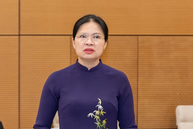 Ủy viên Trung ương Đảng, Phó Chủ tịch - Tổng Thư ký Ủy ban Trung ương MTTQ Việt Nam Hà Thị Nga trình bày báo cáo tại Hội nghị Ủy viên Trung ương Đảng, Phó Chủ tịch - Tổng Thư ký Ủy ban Trung ương MTTQ Việt Nam Hà Thị Nga trình bày báo cáo tại Hội nghị