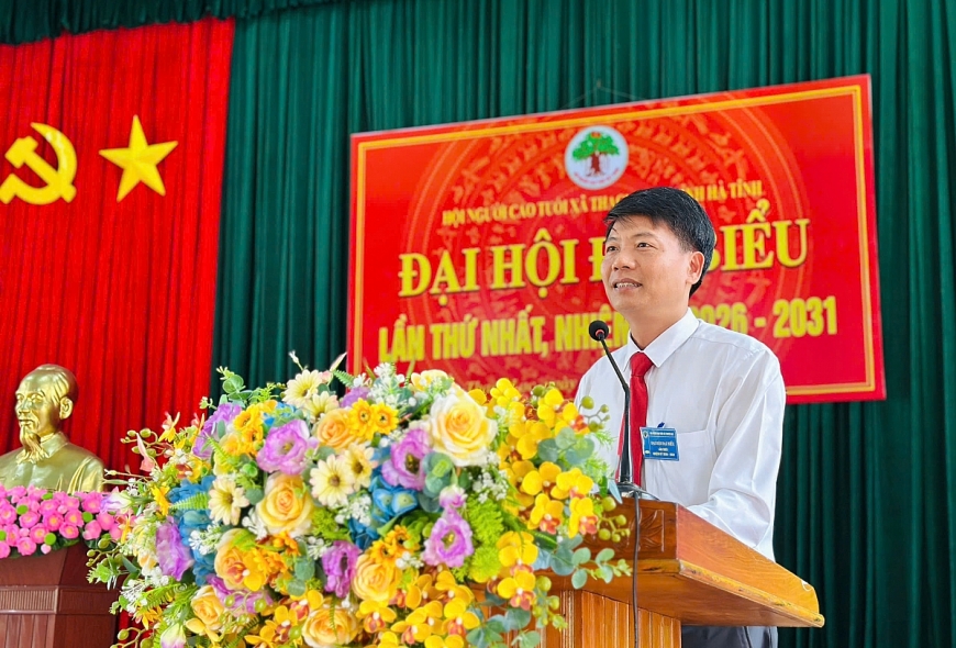 Ôông Trương Đình Dũng – Phó Bí thư Thường trực Đảng uỷ xã Thạch Lạc phát biểu tại Đại hội. Ôông Trương Đình Dũng – Phó Bí thư Thường trực Đảng uỷ xã Thạch Lạc phát biểu tại Đại hội.