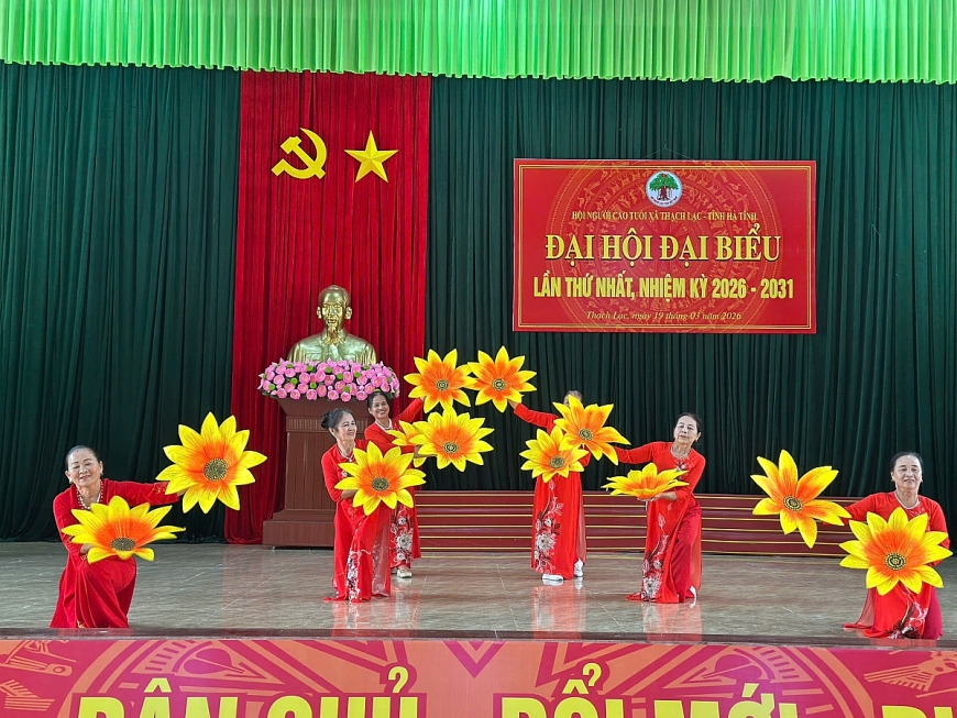 Tiết mục văn nghệ chào mừng đại hội. Tiết mục văn nghệ chào mừng đại hội.
