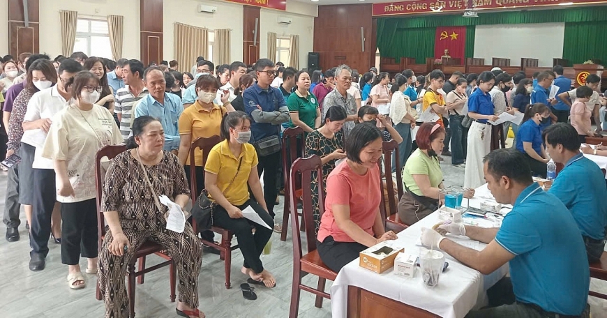 Lan tỏa nghĩa tình từ giọt máu hồng: 350 người tham gia, tiếp nhận 300 đơn vị máu