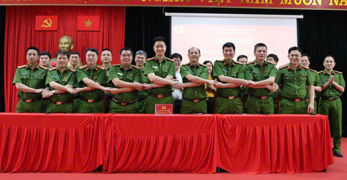 Ký kết giao ước thi đua giữa 9 đơn vị Công an cơ sở Ký kết giao ước thi đua giữa 9 đơn vị Công an cơ sở