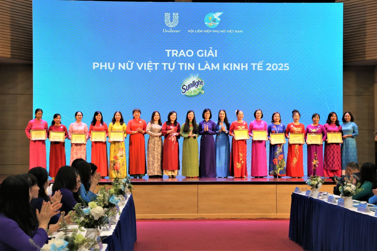 Trao giải Phụ nữ Việt tự tin làm kinh tế 2025 Trao giải Phụ nữ Việt tự tin làm kinh tế 2025